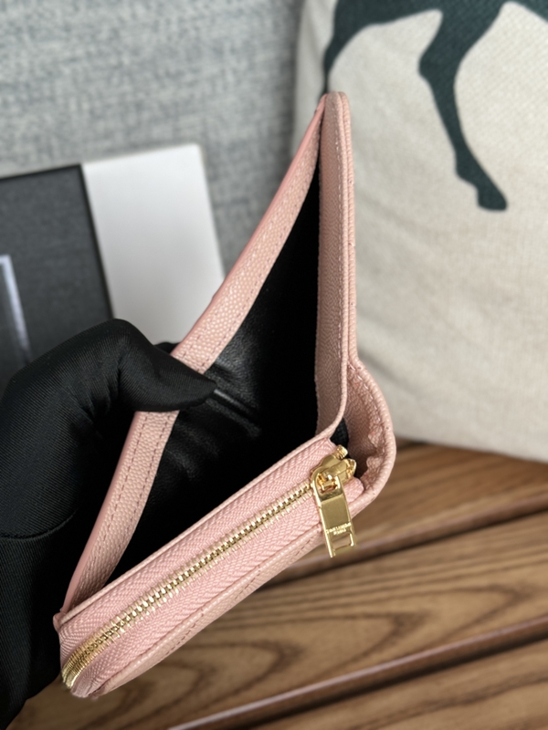 イヴサンローラン財布角部分ディテール